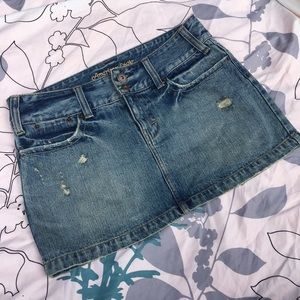 American Eagle Distressed Denim Skirt (Sz 6)